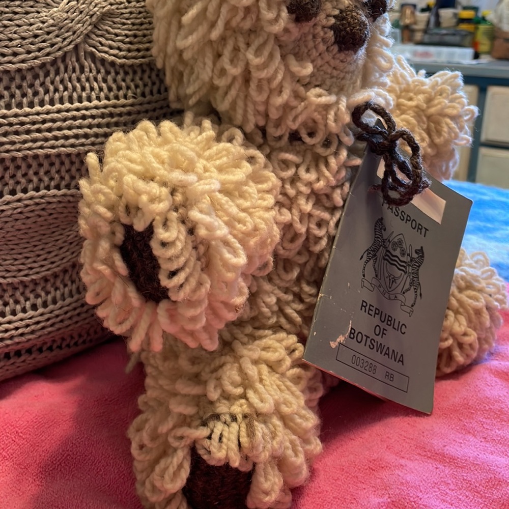 Handwoven TIRO YA DIATLA Lobatse-Botswana Bear with passport - Picture 4 of 12